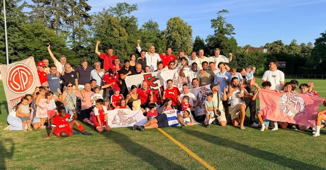 La famille du FC Saint-Paul réunie sur le terrain