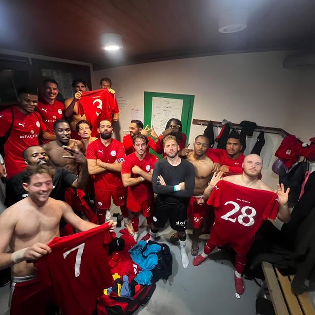 Les joueurs du FC Saint-Paul réunis dans le vestiaire après la qualification à Onex, photo publiée le 1er octobre 2026